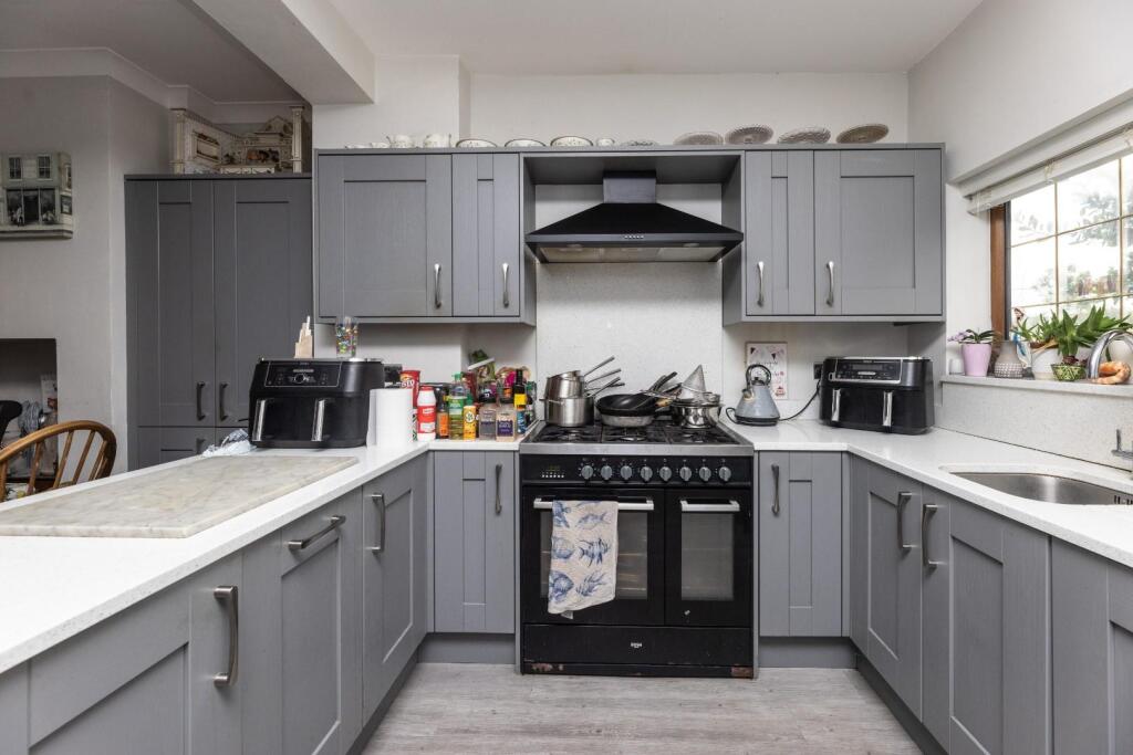 House in Wakefield, Ackworth - View 3