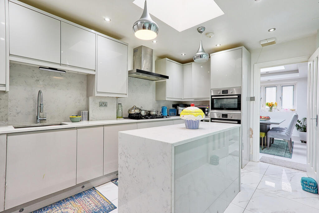 Tallow Close, Dagenham, RM9 photo 3