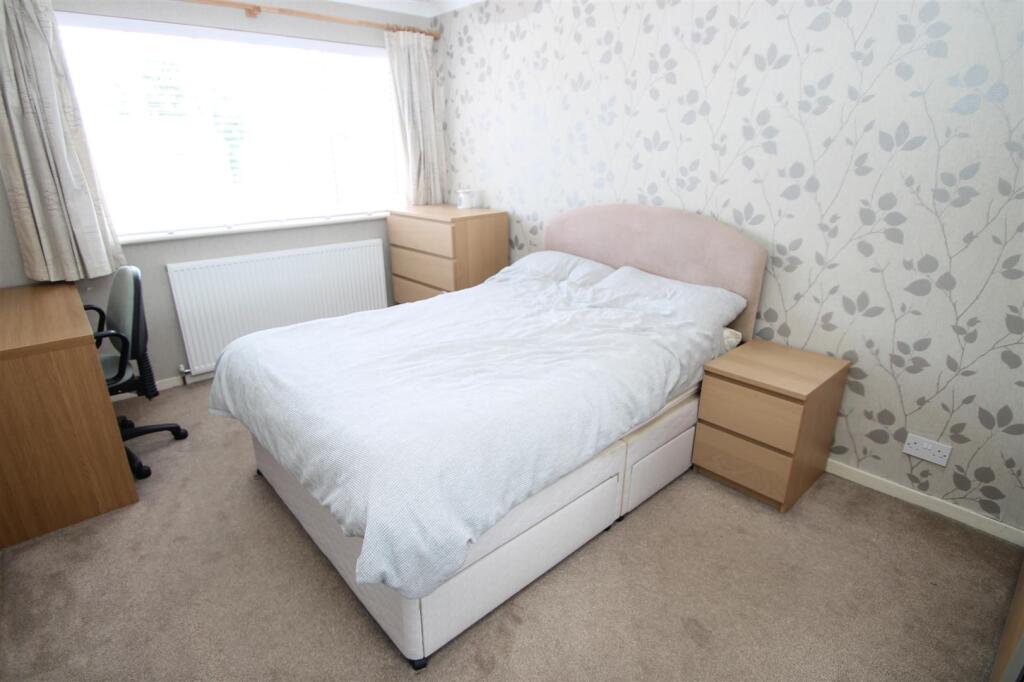 Chichester Drive, Quinton, Birmingham photo 4