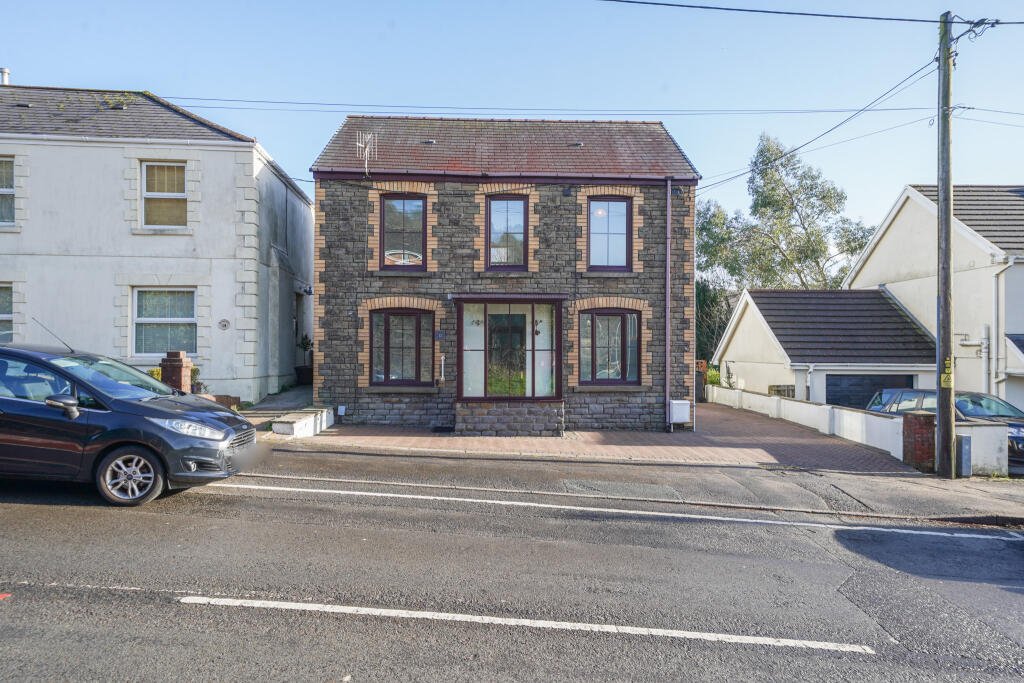 3-bed detached on Penscynor, Neath, SA10, £290,000
