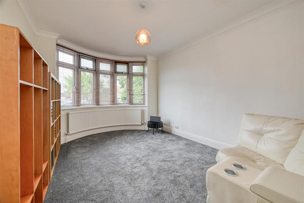 110 Finchfield Lane, Finchfield, Wolverhampton, WV3 8EU photo 2
