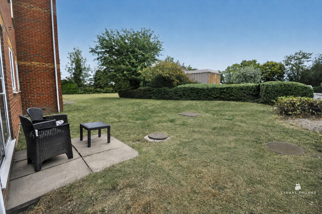 Apartment in Southend-on-Sea - View 4