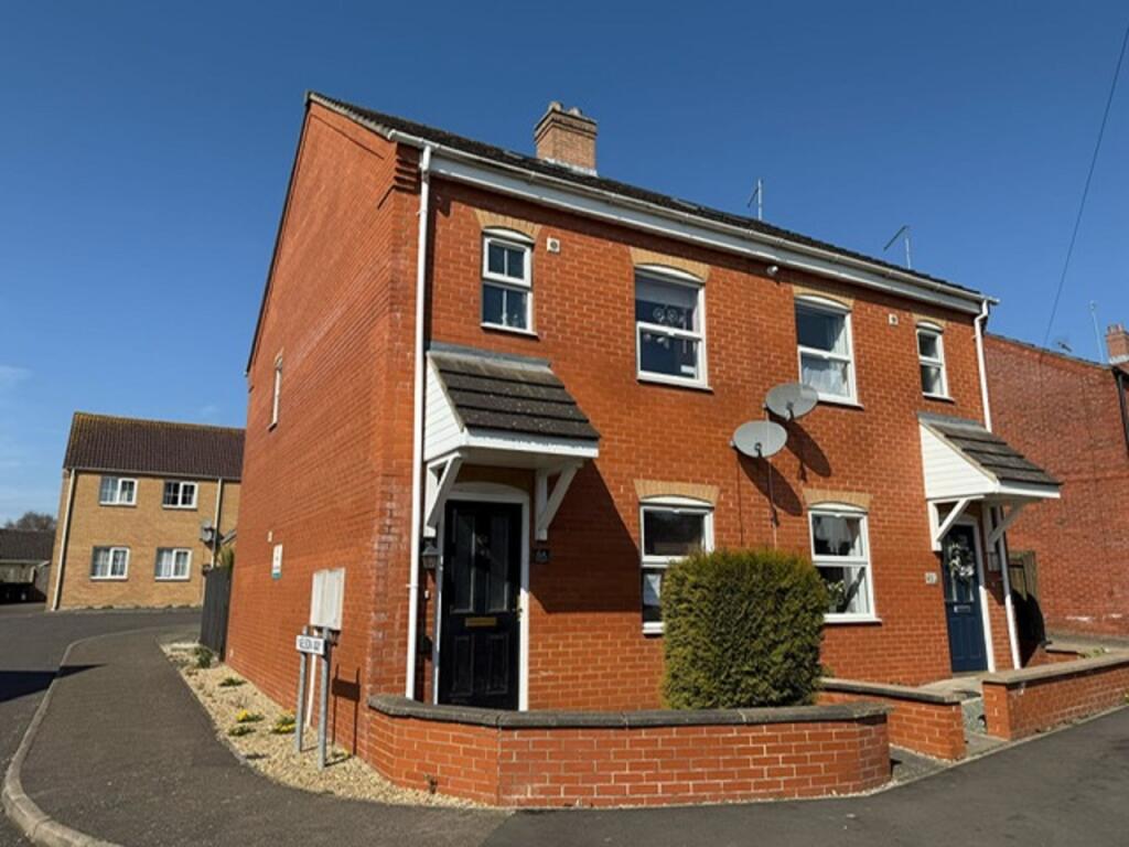 3-bed semi-detached on Boston Road, Spilsby, £130,000