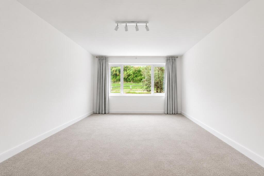 House in Stroud, Berkeley - More