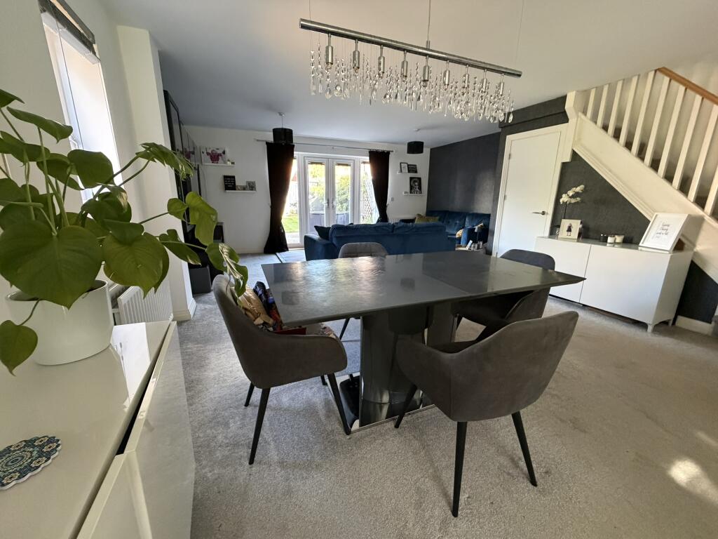 House in Daventry, West Northamptonshire - More