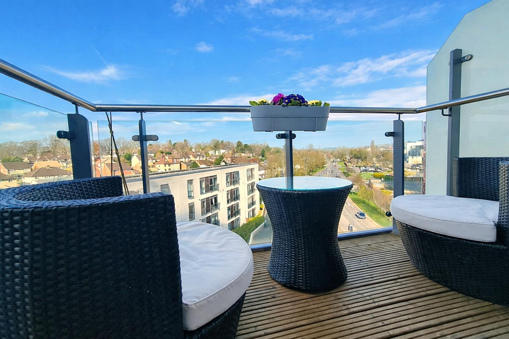 Apartment in Dacorum, Hertfordshire - View 4