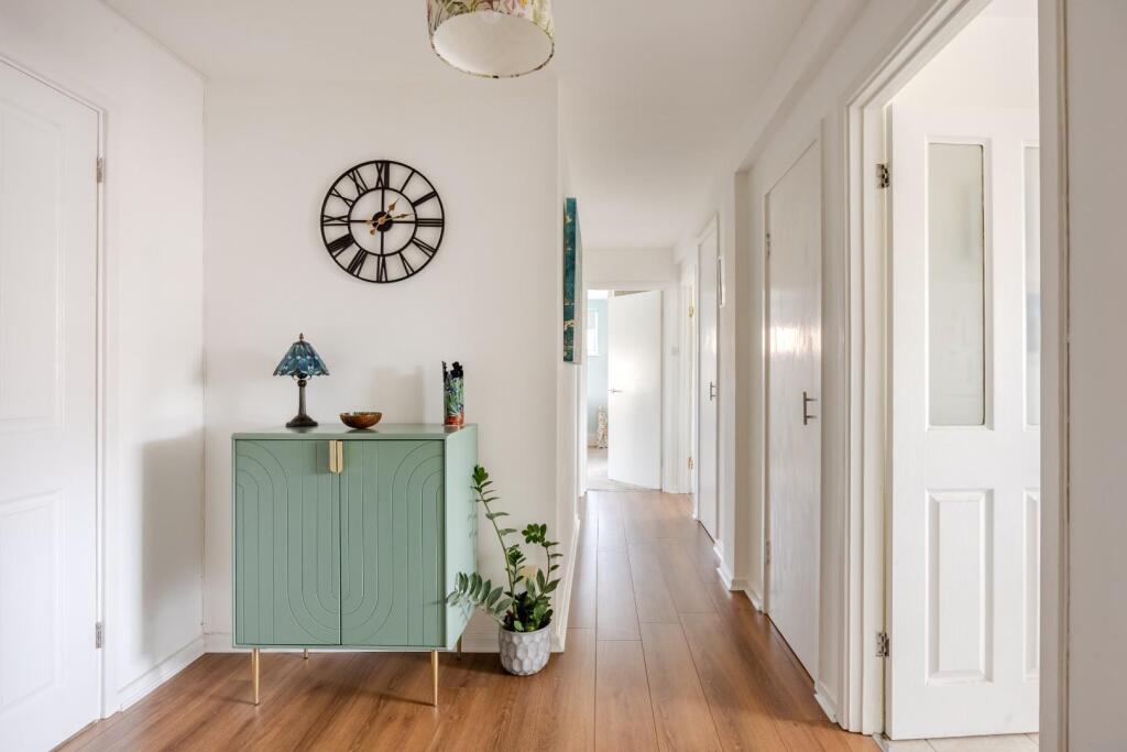 Apartment in Southend-on-Sea, Leigh-on-Sea - More