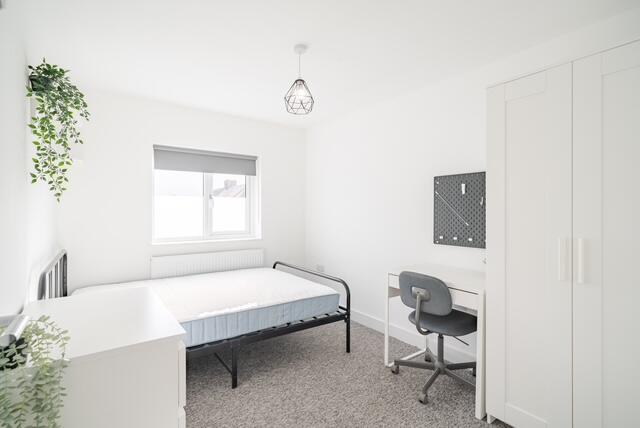 5 bedroom semi-detached house for rent