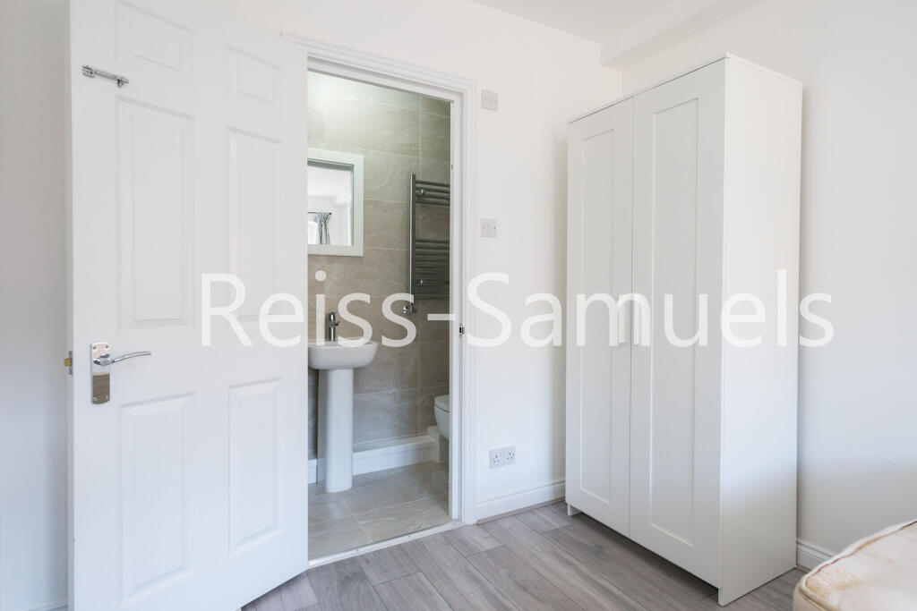 6 bedroom semi-detached house for rent