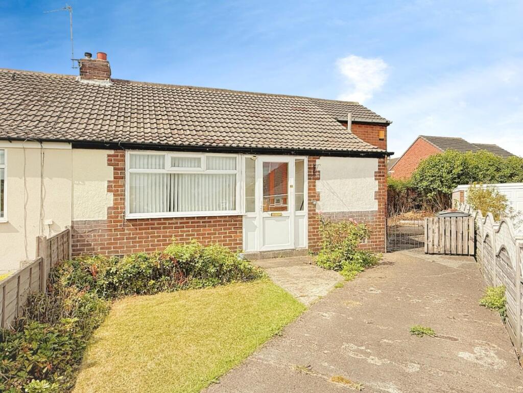 3-bed semi-detached on Glenroyd Close, Pudsey, £240,000