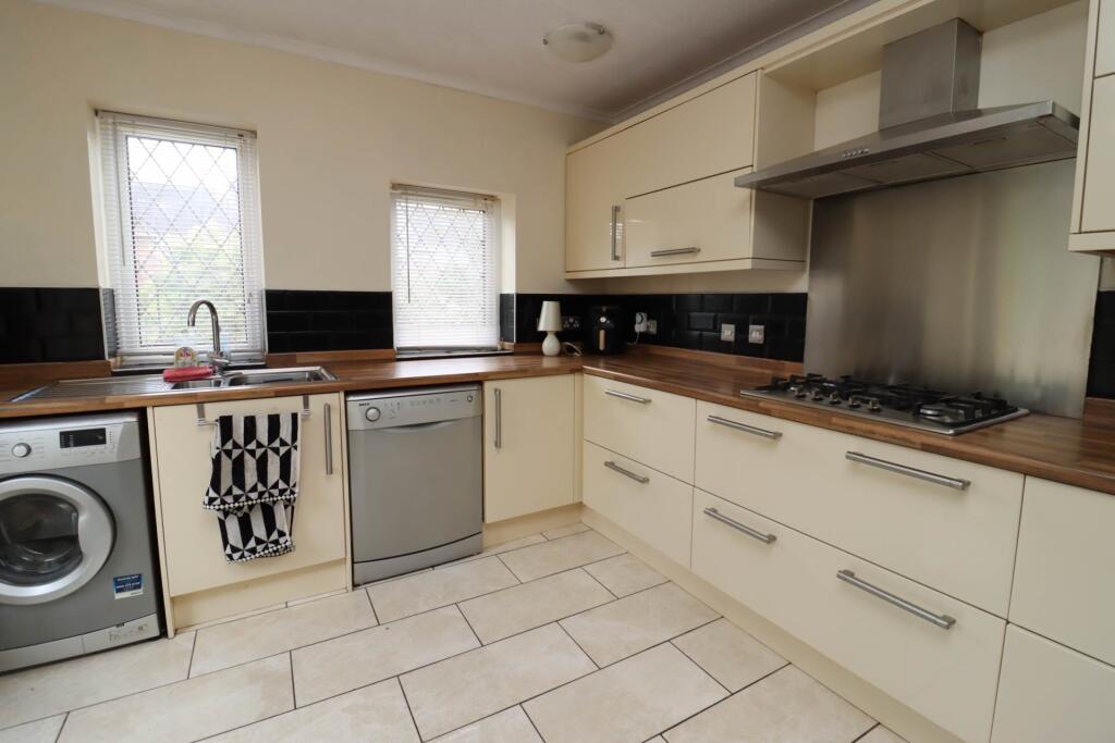 House in Wirral, Liverpool City Region - View 6