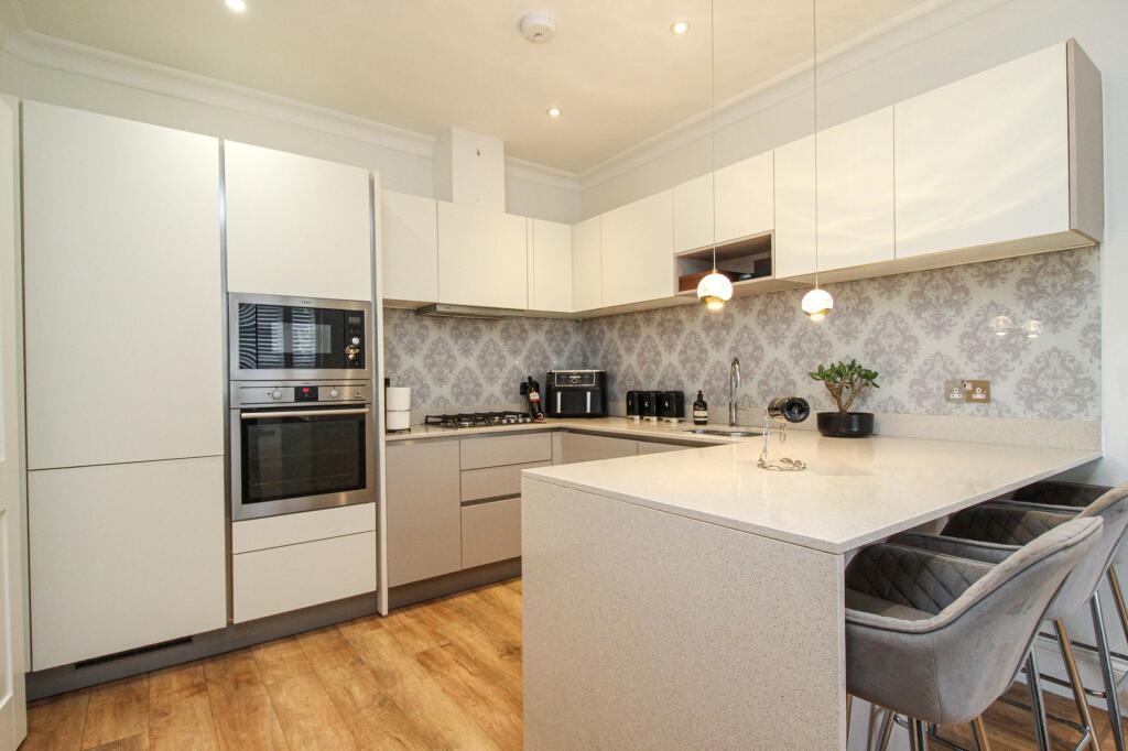 Royston Drive, Ewshot, GU10 photo 4
