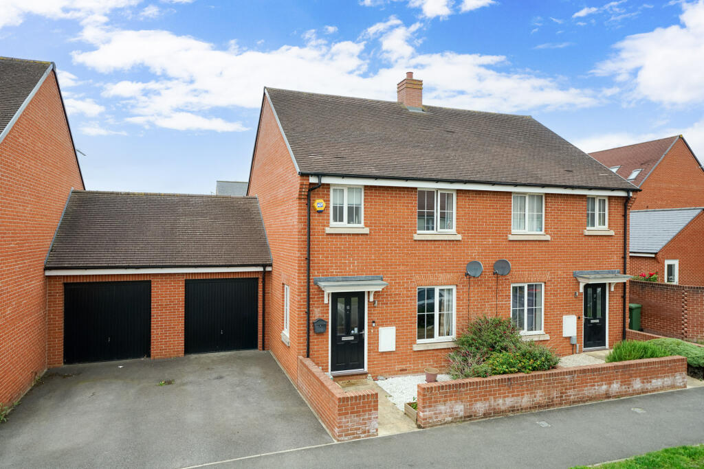 Main image of property: Laxton Road, Aylesbury, Bucks. HP18 0NL