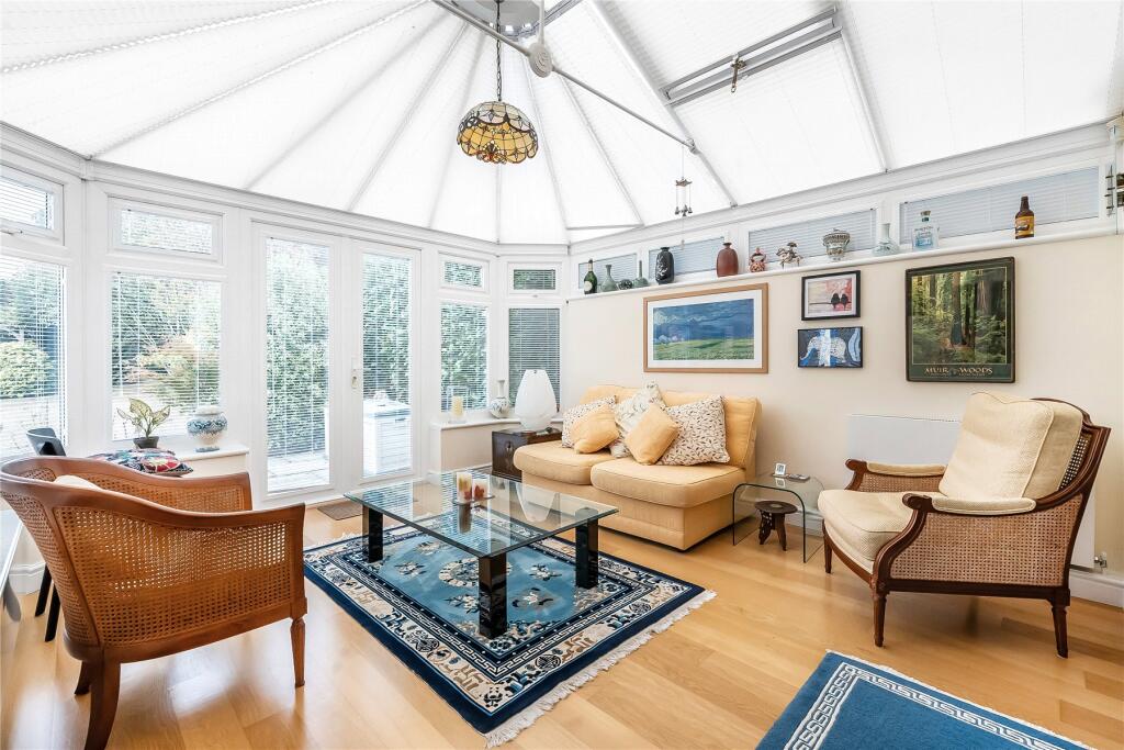 House in Guildford, Boxgrove - More