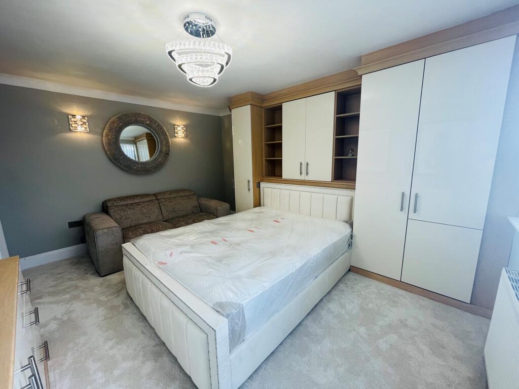 House in Nottingham, Wollaton Vale - View 2