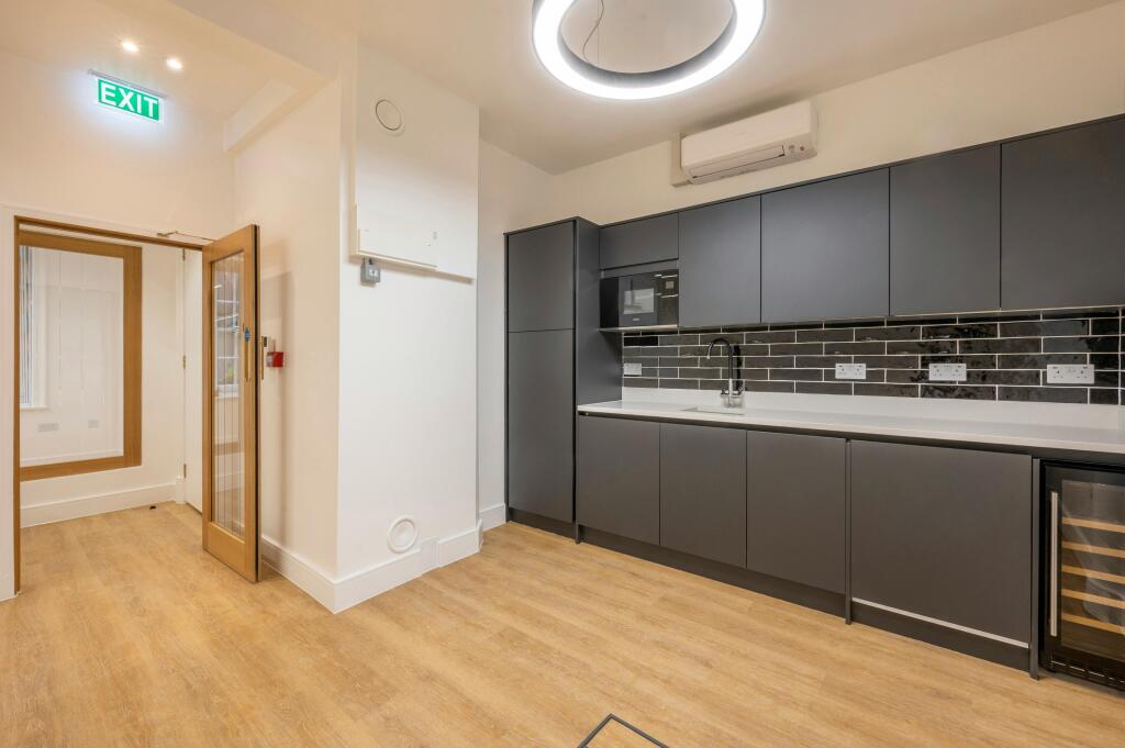 kitchen 2.jpg