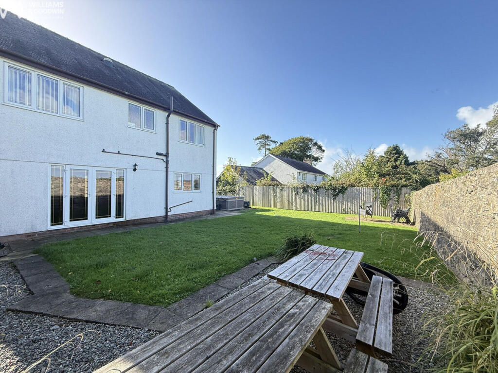 off B5109, Pentraeth, Anglesey, LL75 photo 2