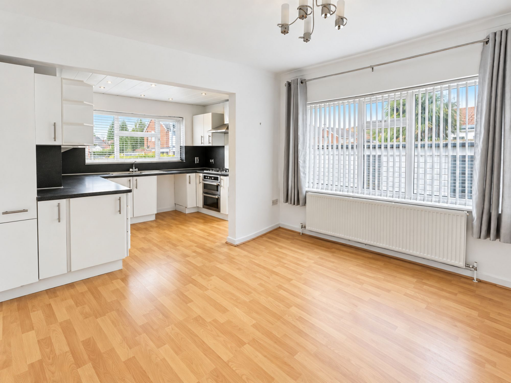 Rhodes Drive, Bury, BL9 photo 3