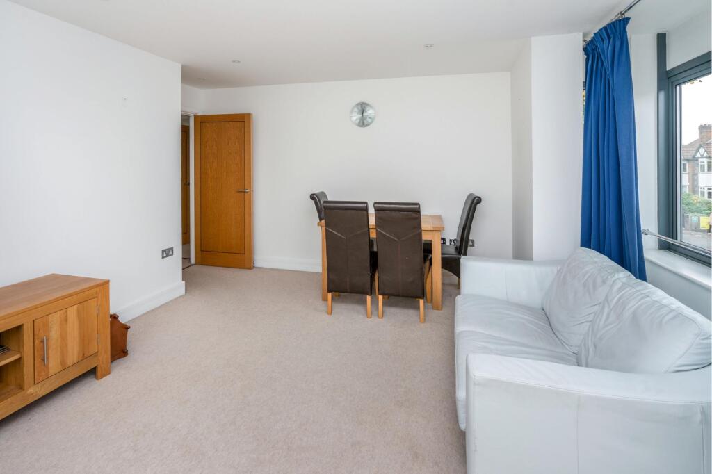 Apartment in Sutton - View 3