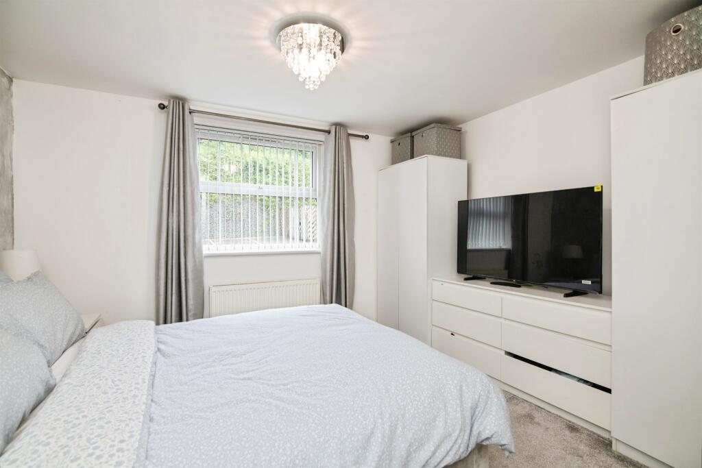 Apartment in Dudley, West Midlands - View 6