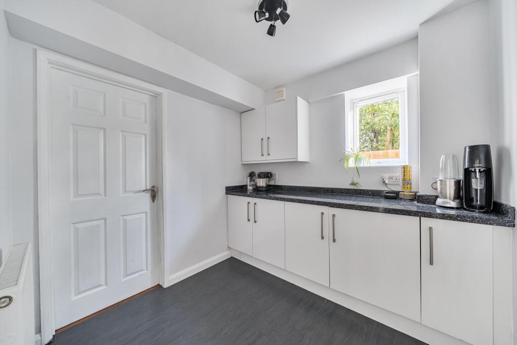 House in Woking, Horsell - View 4