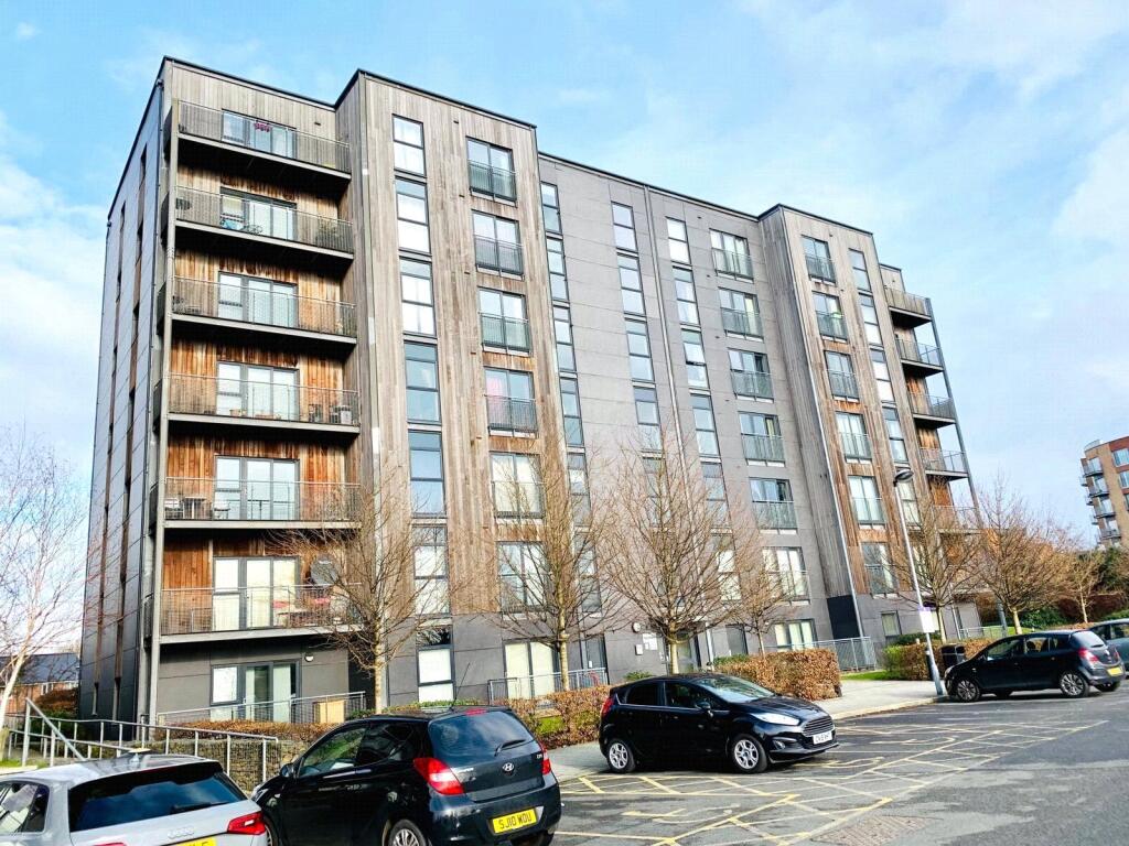 2-bed flat on The Waterfront, MANCHESTER, Lancashire, M11, £160,000