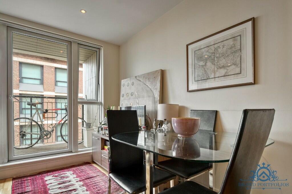Apartment in London - More