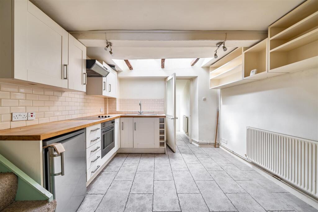 House in Taunton - View 4
