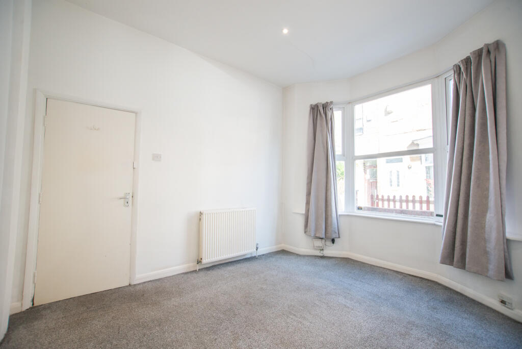 House in Hull - View 3