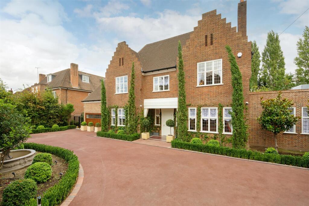 Main image of property: Winnington Road, N2