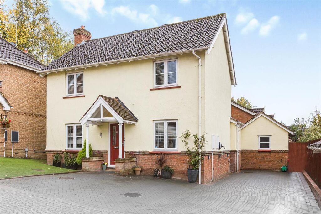 4-bed detached on Martins Drive, Hertford, £700,000