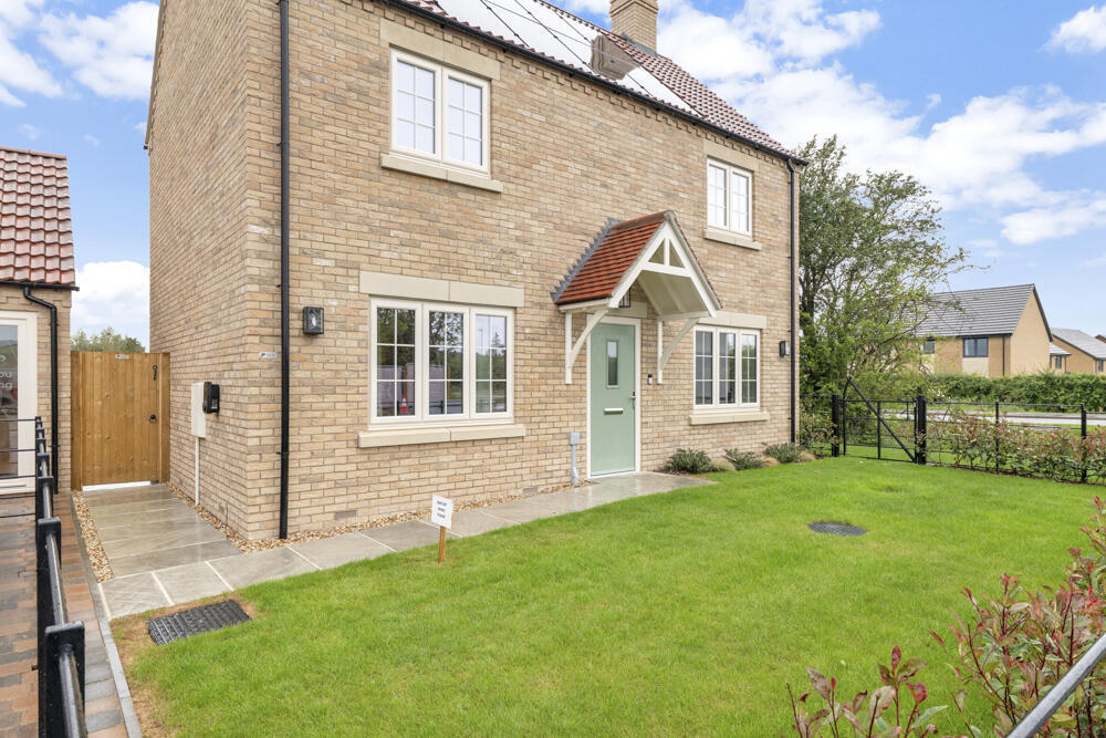 Station Road,
Waddington,
Lincoln,
LN5 9YW