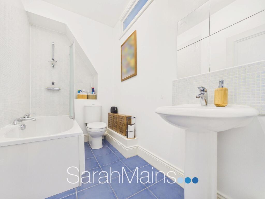 Apartment in Newcastle upon Tyne - View 4
