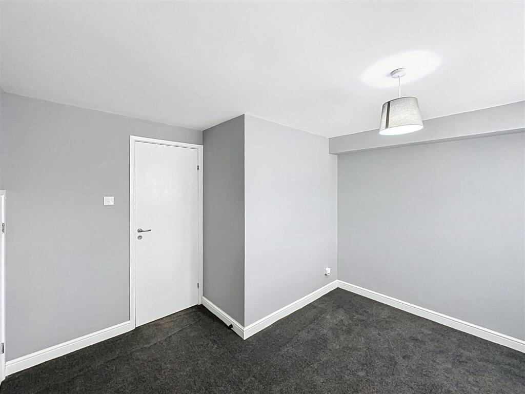 Ebourne Close, Kenilworth - More