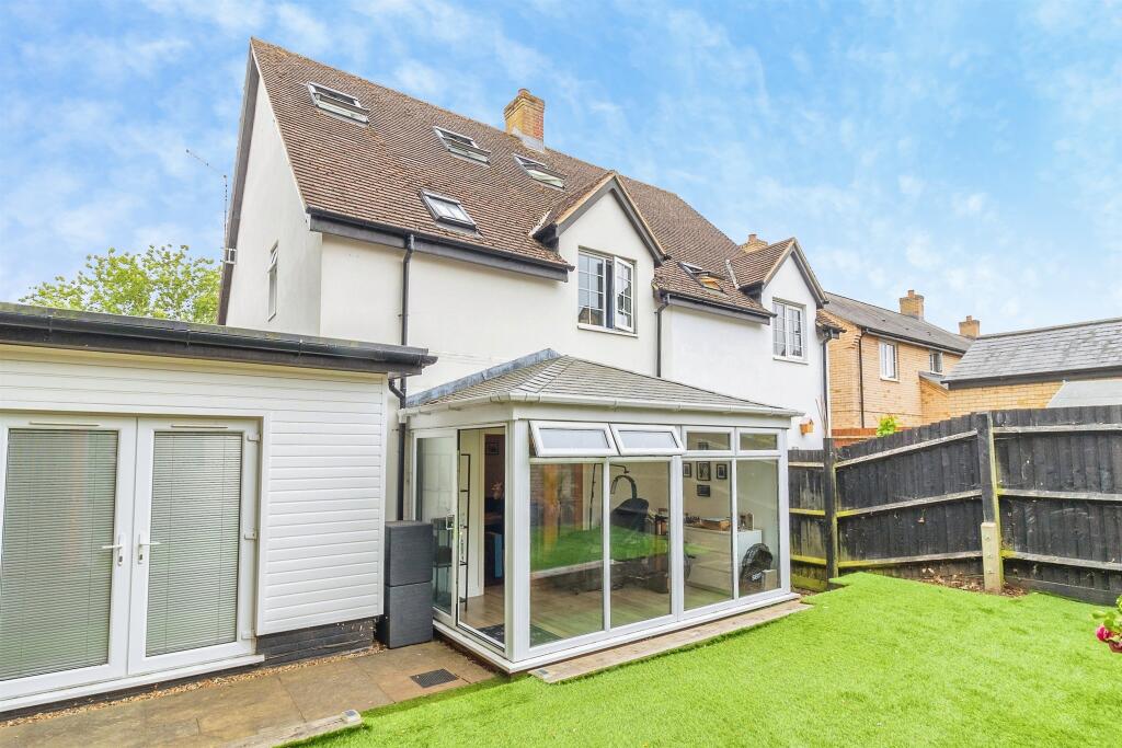 House in Silsoe, Central Bedfordshire - More