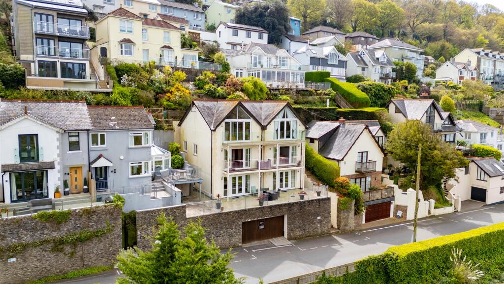 2-bed flat on Lower Contour Road, Kingswear, Dartmouth, £475,000