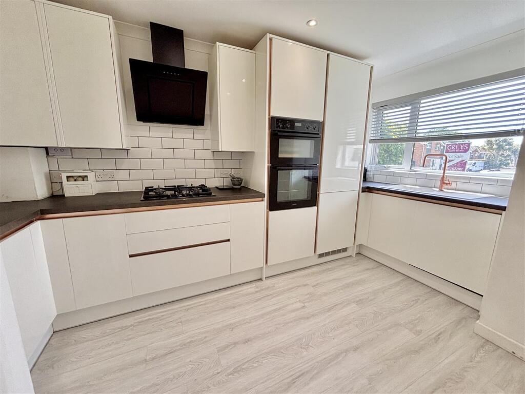 Ash Close, Upton photo 2