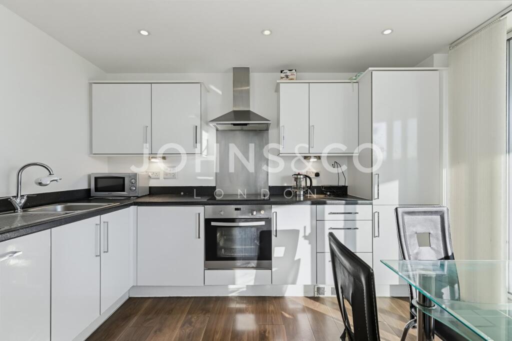Apartment in Brentford, London Borough of Hounslow - View 4