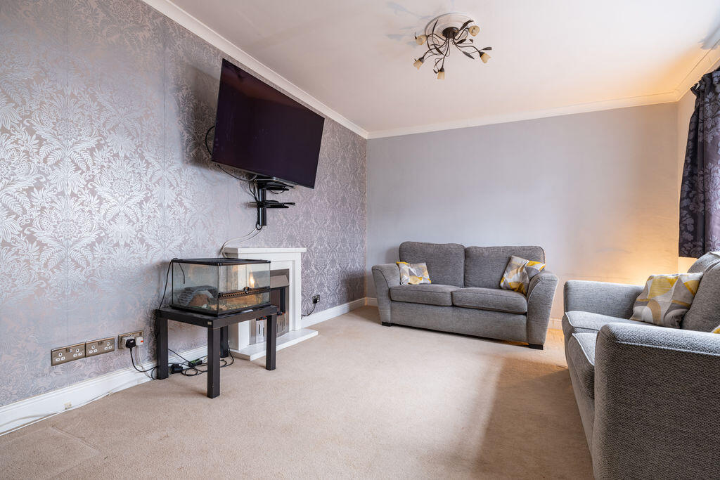 Whiteley Crescent, Bletchley, Milton Keynes photo 3