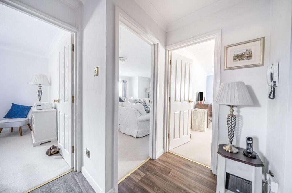 Apartment in Slough - View 5