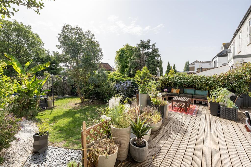 House in London, South Woodford - View 3