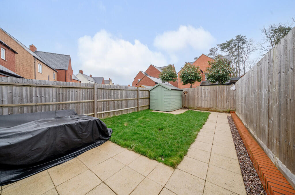 Redcar Road, Towcester, Northamptonshire, NN12 photo 2