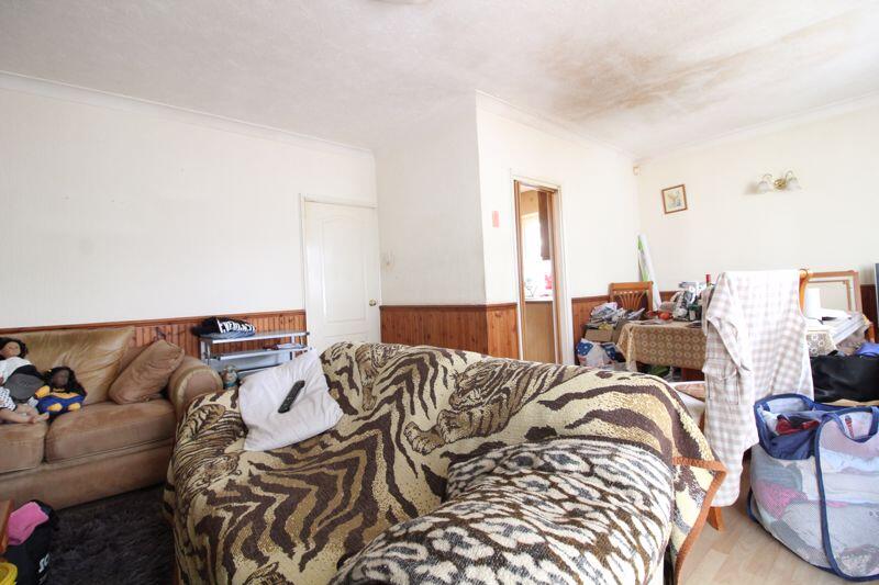 House in Luton - View 5