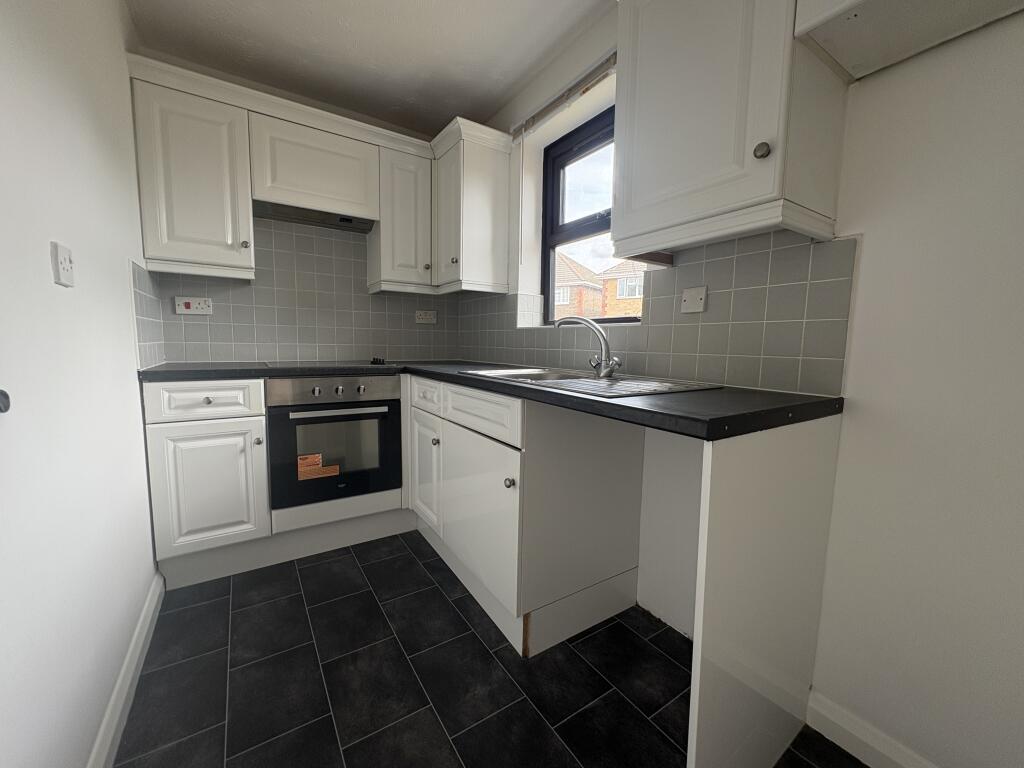 Apartment in Southend-on-Sea - View 5