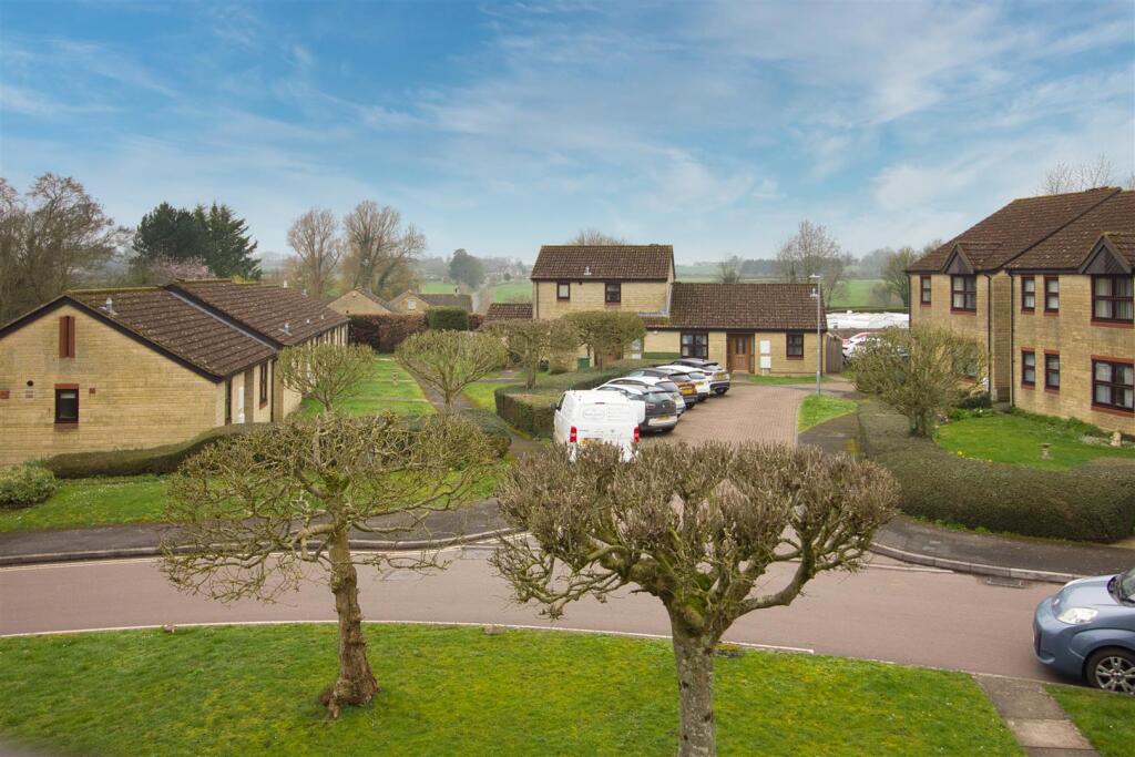 44 Orchard Court, Malmesbury photo 3