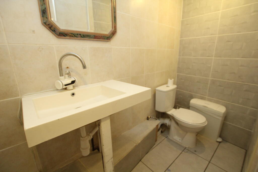 House in Swindon - View 4