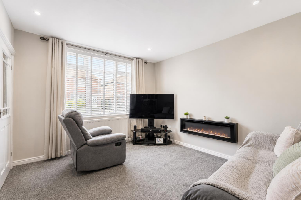 House in Tameside, Greater Manchester - View 5