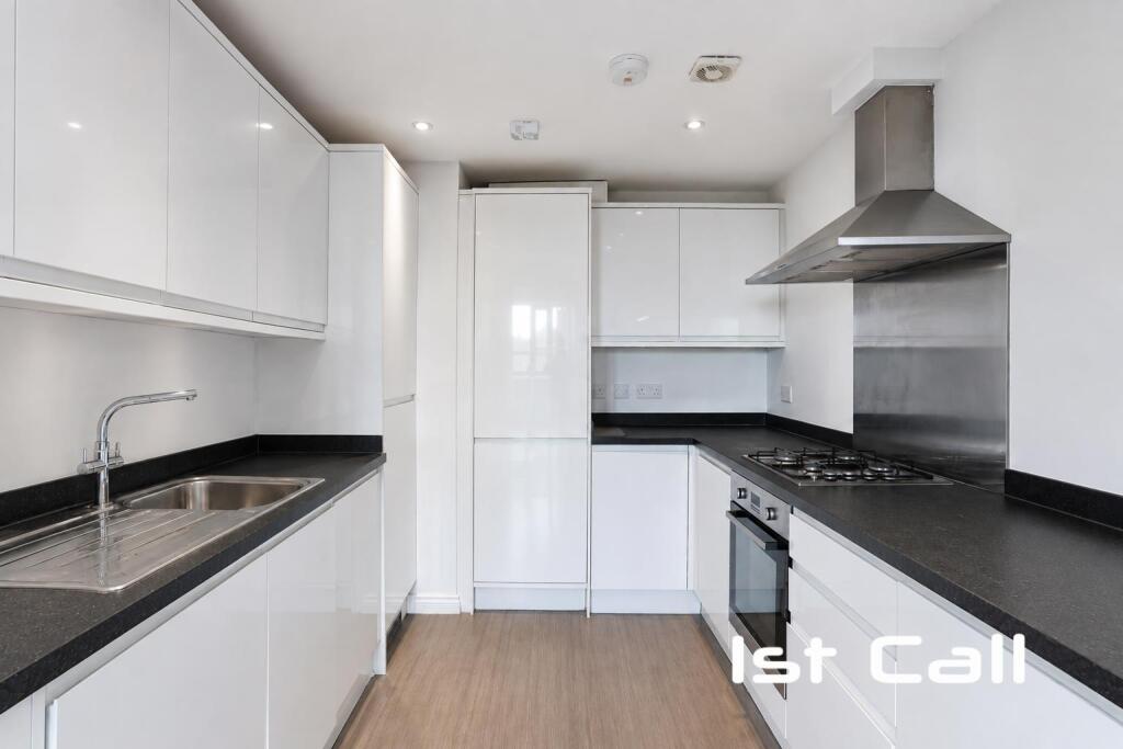 Apartment in Southend-on-Sea, Essex - View 4