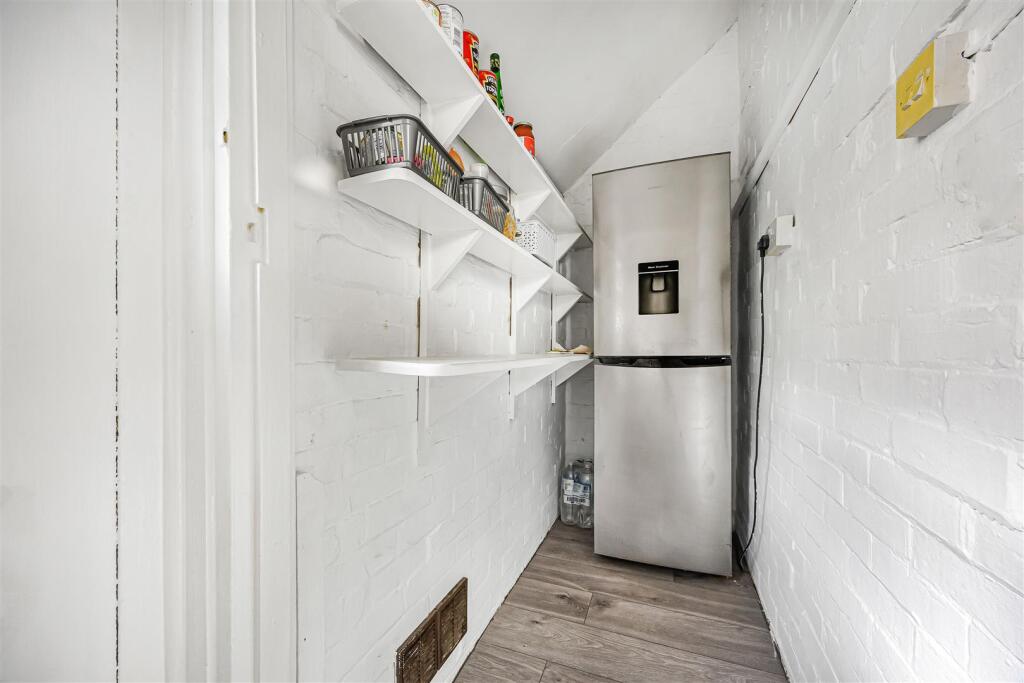 House in Sonning, Wokingham - More
