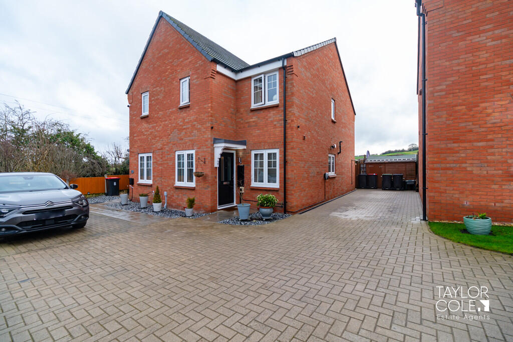 Main image of property: Oak Close, Polesworth